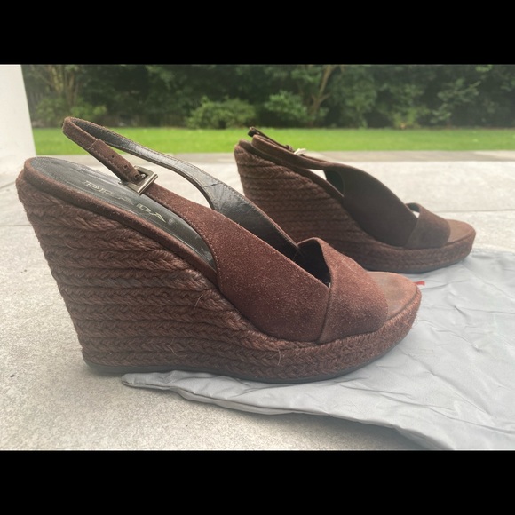 Prada wedge . Comfortable . Worn but it is in good shape - Picture 4 of 6